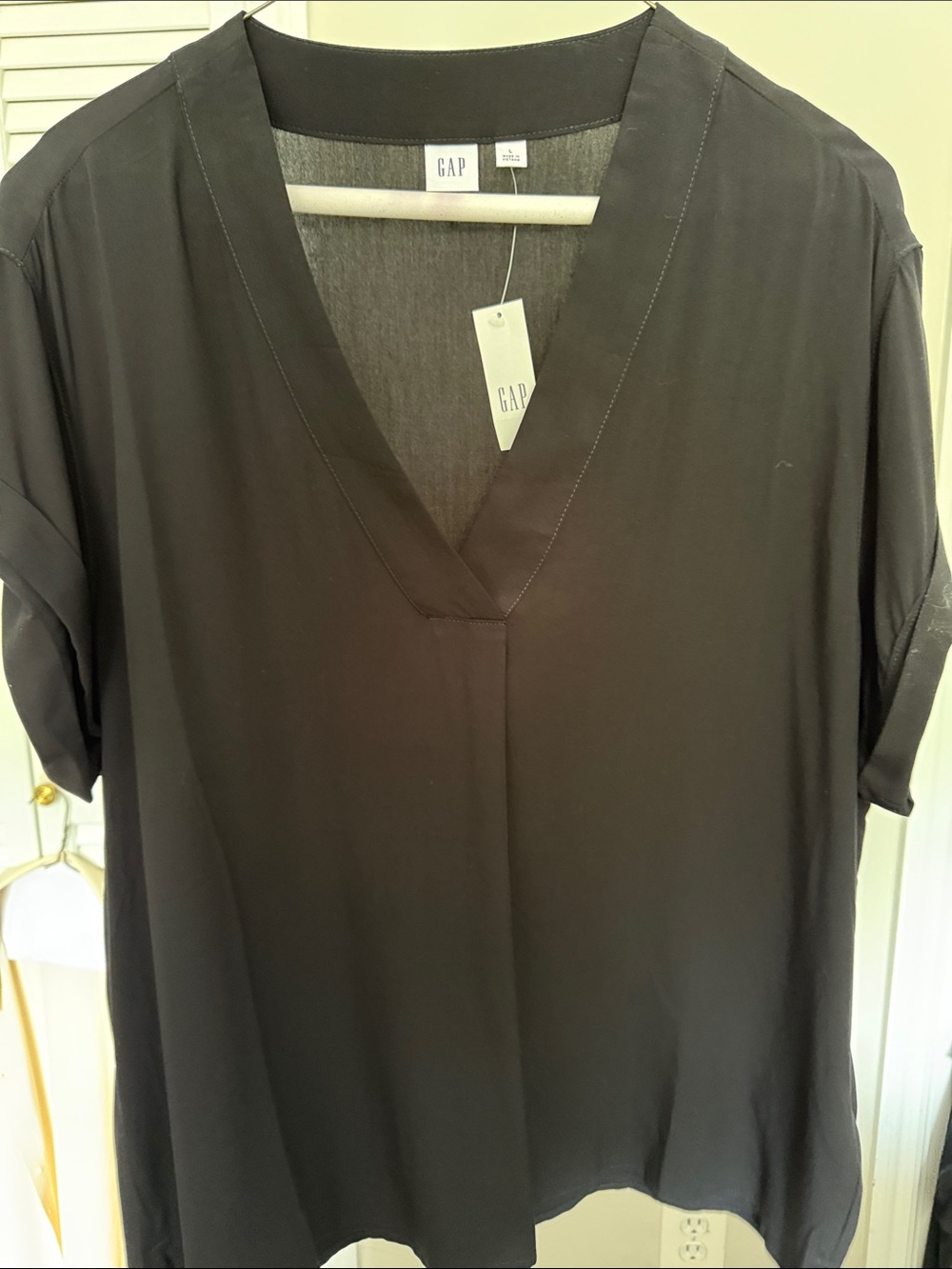 GAP Women's Black V-Neck Short Sleeve Blouse